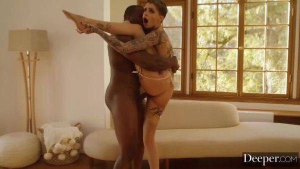 Rob Piper & Blonde Leigh Raven in Handjob Haven - xxxfiles.com on freevids.org