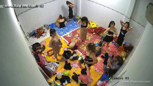 Chinese girl changeroom.33 - txxx.com - China on freevids.org