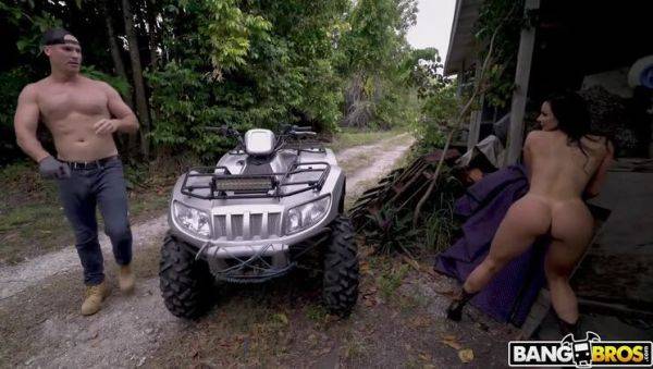 Kendra Lust: POV Farm Fuck with Big Tits & Brunette MILF / 10.6.19 - veryfreeporn.com on freevids.org