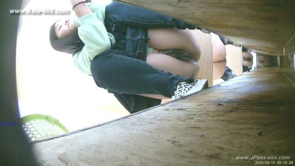 Chinese girls go to toilet.318 - hclips.com - China on freevids.org