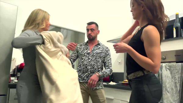 Jade Seduces Her Lesbian Best Friend With Miss Alice And Alice Wild - upornia.com on freevids.org