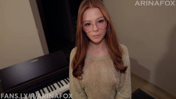 Girl Pianist In Torn Tights Plays The Theme From Interstellar - hclips.com on freevids.org