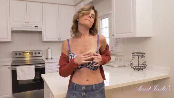 Mature Housewife Alby Pleasures Herself in Kitchen - xxxfiles.com on freevids.org