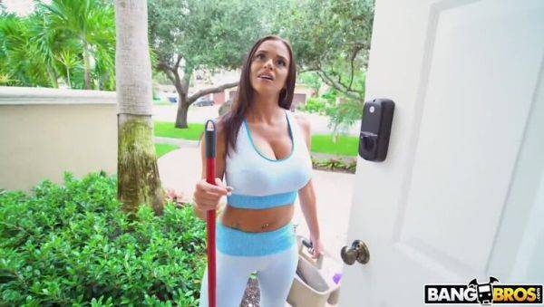 Maid Craves Raw Encounter with Armani Black - veryfreeporn.com on freevids.org