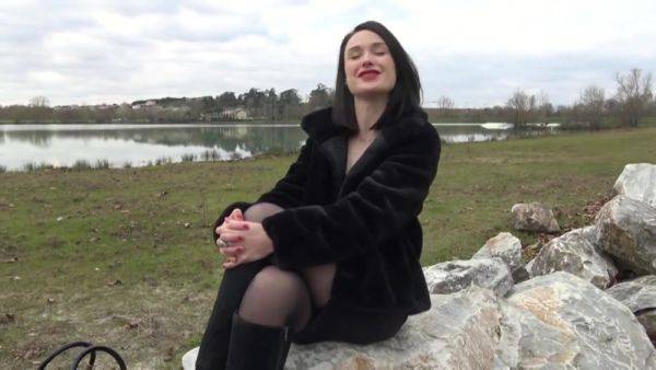 Alice is loose! - hotmovs.com on freevids.org