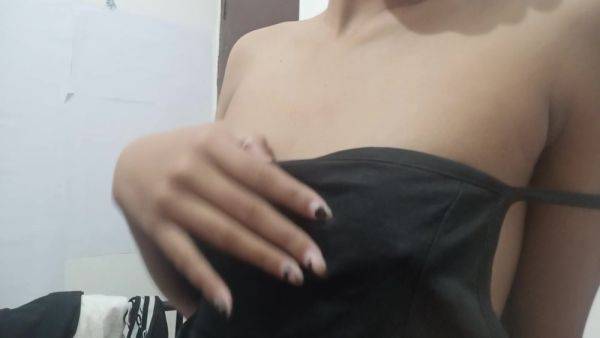 Indian Girl Showing Her Boobs - desi-porntube.com - India on freevids.org