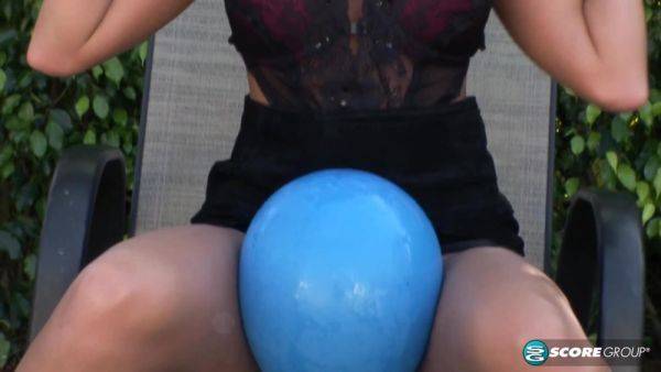 Legs-A-Poppin' - hotmovs.com on freevids.org