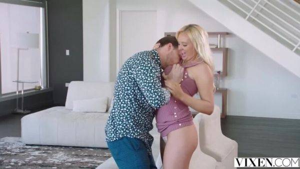 Explore with Curvy Paisley Porter - xxxfiles.com on freevids.org