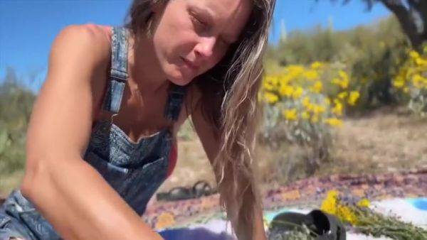 Blooming Bushes Lesbian Fun With Sparks Go Wild - hotmovs.com on freevids.org