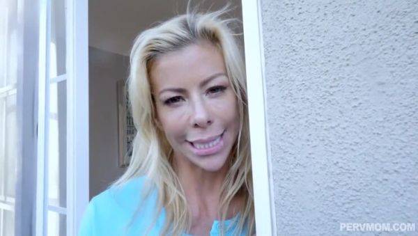 Advantages of a Buxom Step-mother: Alexis Fawx - porntry.com on freevids.org