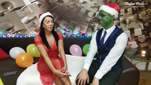 Daniella Derusky & Mugur: The Grinch X-Rated Spoof (2021) - xxxfiles.com - Hungary on freevids.org