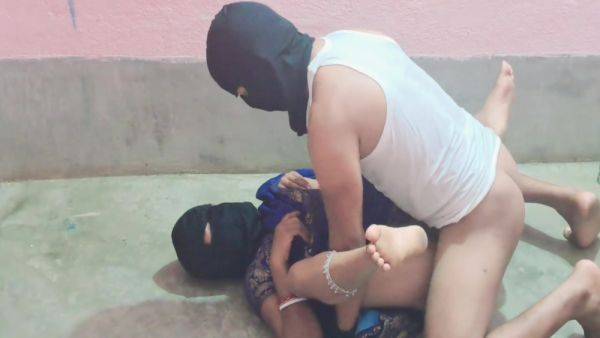 Bihari Friends Stepsister Got Oil And A Lot - desi-porntube.com - India on freevids.org