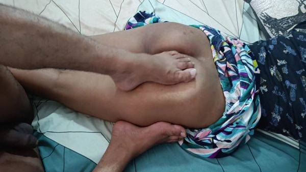 Wifes Ass Massage Using Feet Wifes Big Ass Mallu Hot Ass Husband Loves Wifes Ass Wife Ass Massage - desi-porntube.com - India on freevids.org