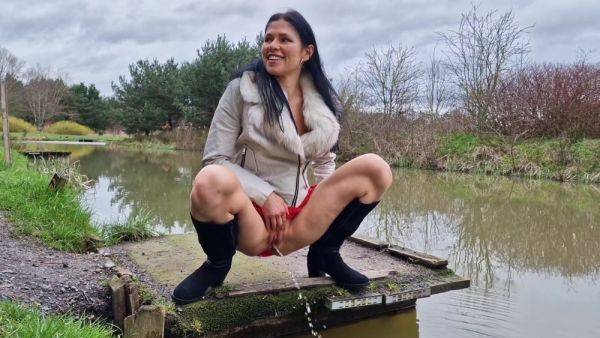 Risky Public Nudity And Peeing - upornia.com on freevids.org