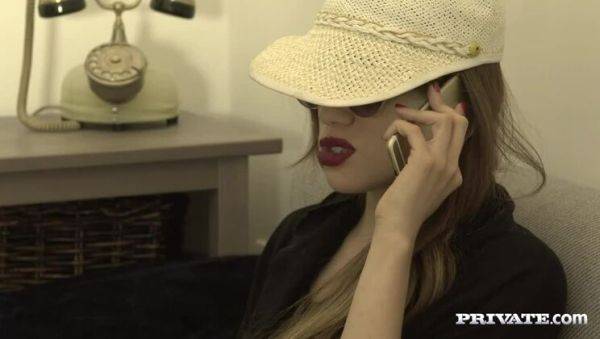 Round Ass Milf Dani Daniels Cleans the Cum off a Fat Cock - veryfreeporn.com on freevids.org