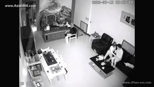 Hackers use the camera to remote monitoring of a lover's home life.622 - hotmovs.com - China on freevids.org