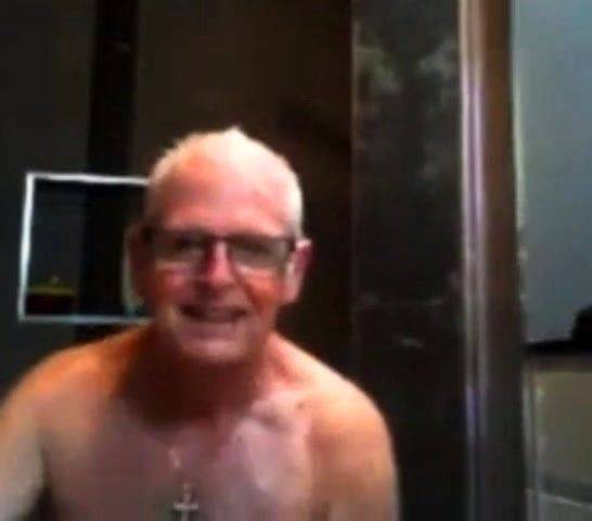 Grandpa shower - drtuber.com on freevids.org