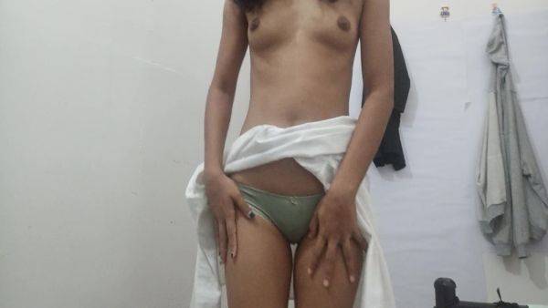 Sri Lankan Teen 18+ Sexy Pretty Girl Shows Her Tight Pussy Closeup & She Likes To Cum Inside Her Pussy - desi-porntube.com - India - Sri Lanka on freevids.org