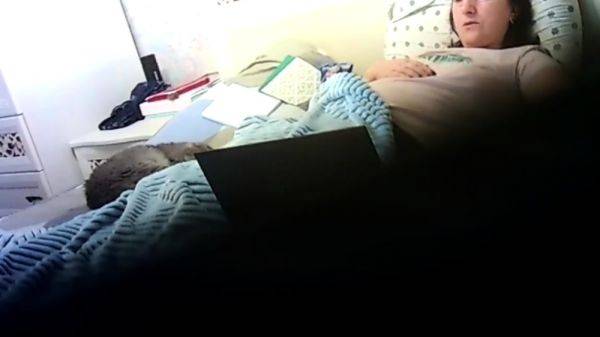 Stepmom watching porn and masturbating (hidden cam) - drtuber.com on freevids.org