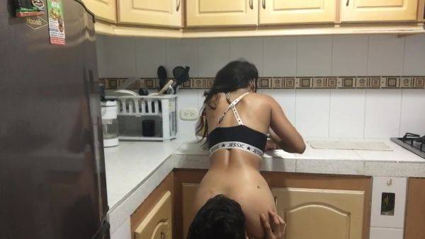 Im In The Kitchen Washing The Dishes My Boyfriend Arrives Very Hot His Penis Hits Me He Takes Of - upornia.com on freevids.org
