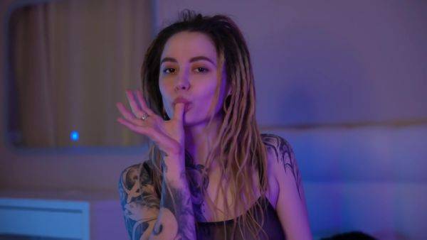 Babe With Dreadlocks And Tattoos Plays With Pussy While Is Home - upornia.com on freevids.org