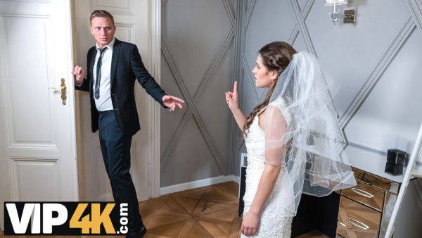 VIP4K. Couple decided to copulate in the bedroom before the ceremony - txxx.com - Czech Republic on freevids.org