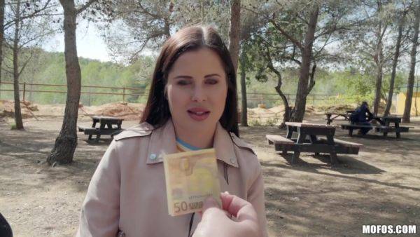 Darkhaired Babe Babes Public Copul - videomanysex.com on freevids.org