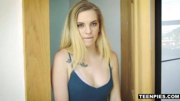 Teen 18+ Muffin Gets Surprising Cream Filling By The Neighbour - videomanysex.com on freevids.org