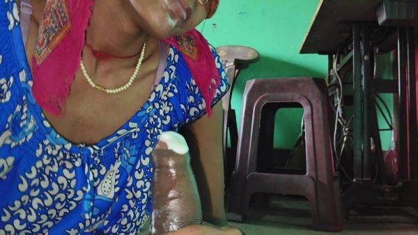 Ganw Ki Desi Randi Bhabhi Land Par Ice Cream Lagakar Kaise Maze Se Chat Rahi Bhabhi Ka Feverete Land Our Feverete Ice Cream - desi-porntube.com - India on freevids.org