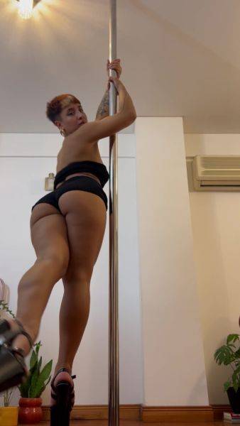 Dancing Pole Dance And Undressing Like Stripper - upornia.com on freevids.org