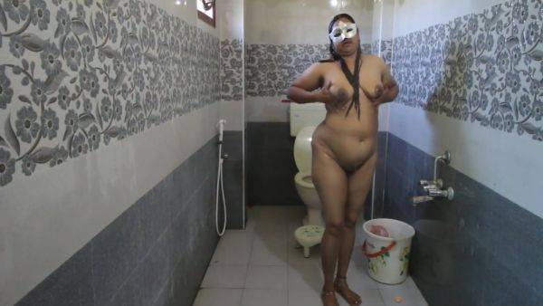 Desi Bhabhi Taking Shower - desi-porntube.com - India on freevids.org