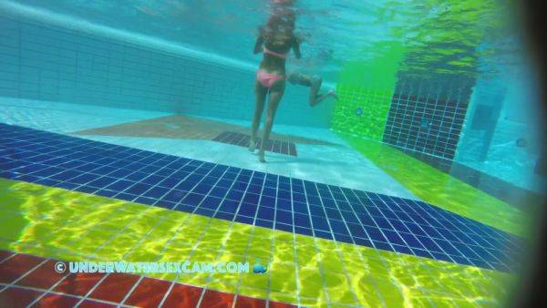 These Two Arab Beauties Are Practicing Swimming - hclips.com on freevids.org