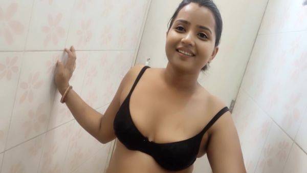 Bhabhi Bathroom Fakking - desi-porntube.com - India on freevids.org