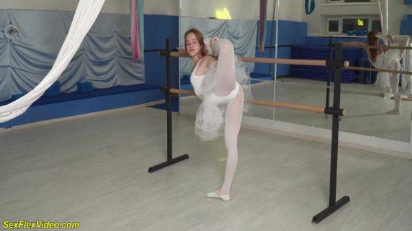 Ballerina Fucked 12 Min With Nicole Murkovski - upornia.com on freevids.org