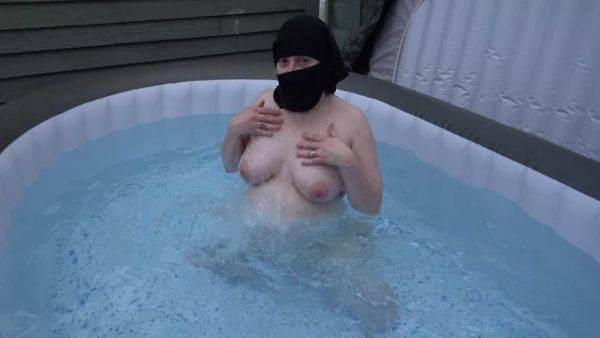 In Niqab Getting Wet In The Hot Tub Showing Off Pussy Bum And Breasts - upornia.com - Britain on freevids.org