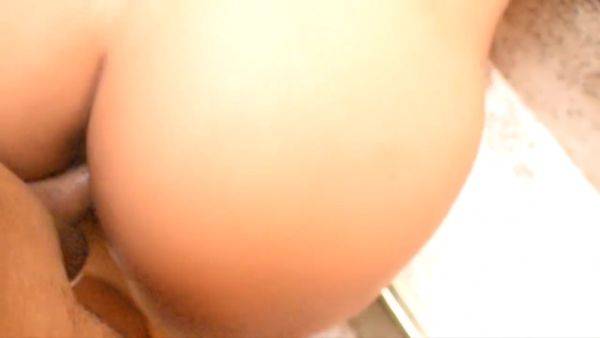 Beautiful Big Ass Latina Gets Fucked At The Stairs - hotmovs.com on freevids.org