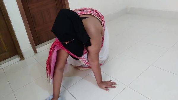 Neighbor Fucks Punjabi Hot Aunty While She Cleaning The House - Desi Sex - hotmovs.com on freevids.org