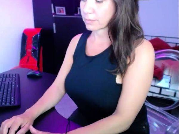 Brunette Solo Webcam Masturbation - drtuber.com on freevids.org