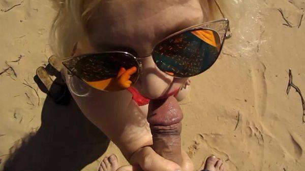 Blowjob On Beach - upornia.com on freevids.org