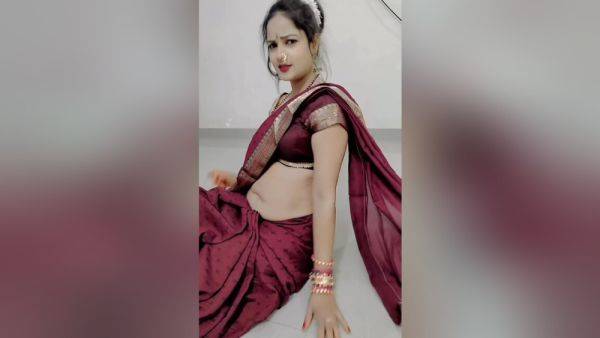 Stepmom Low Hip Saree Deep Navel Big Tits Big Ass Amateur Homemade - desi-porntube.com - India on freevids.org