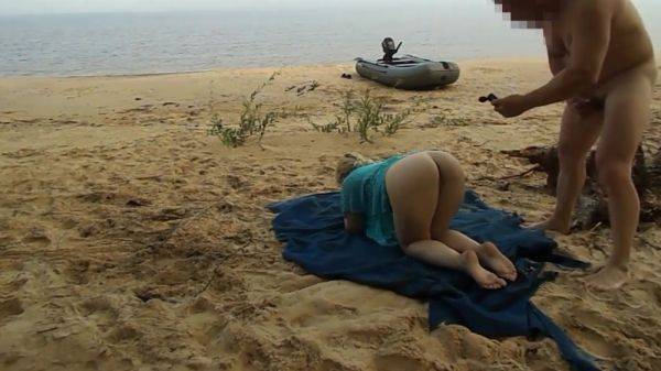 Milf allows to fuck her tight anal on the beach - Amateur Porn - anysex.com on freevids.org