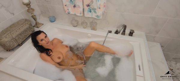 Stepmom Gets Caught In The Bath - upornia.com on freevids.org