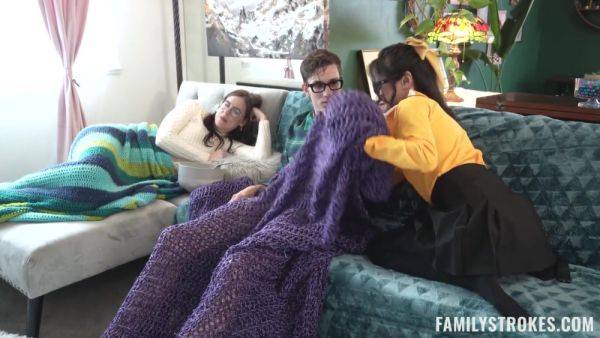 Jade Kimiko & Nikki Zee & Parker Ambrose in Friendly Cumpetition - FamilyStrokes - hotmovs.com on freevids.org