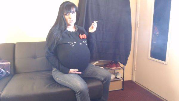 Sneaky Pregnant Smoker - hclips.com on freevids.org