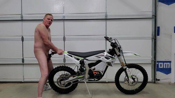 Kevin Yardley Fucks His E Bike For A Shocking Orgasm - upornia.com on freevids.org