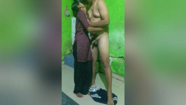 Sex With House Owner Wife - desi-porntube.com - India on freevids.org