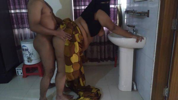 السريلانكية عمتي مارس الجنس من الصعب في ساري Sri Lankan Aunty Hard Fucked In Saree - hclips.com - Sri Lanka on freevids.org