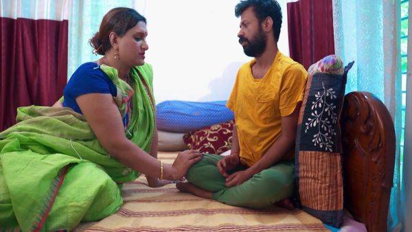 Hindi Sex - Hot Big Boobs Desi Look Indian Bhabhi Seduces Devar - desi-porntube.com - India on freevids.org