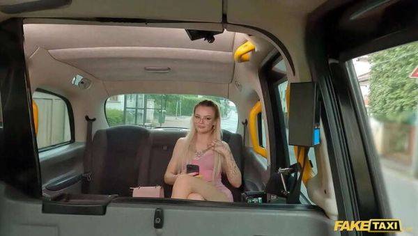 Fake Cab Driver Gets Intimate with Blonde Social Media Star and Her Small Breasts - xxxfiles.com - Czech Republic on freevids.org