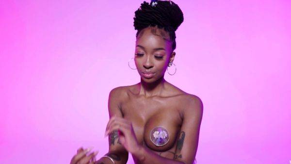 Petite big tits black teen hot posing - drtuber.com on freevids.org